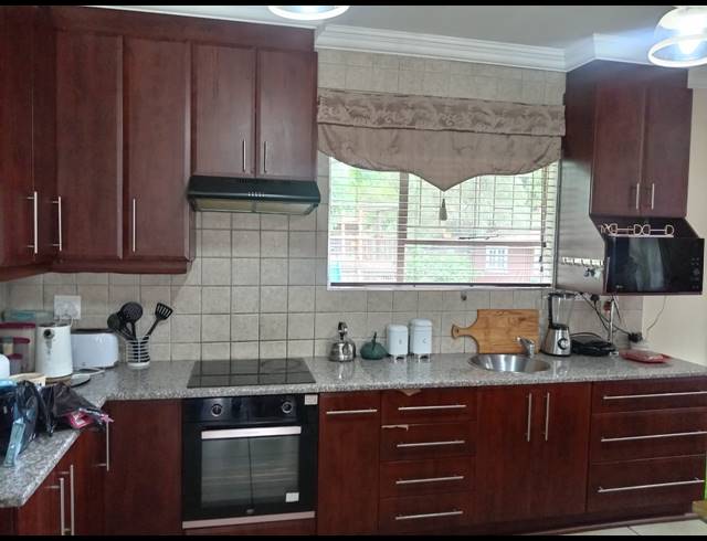 4 BEDROOM HOUSE FOR SALE IN VANDERBIJLPARK SE 4